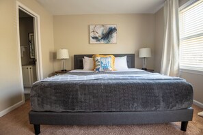 2 makuuhuonetta, silitysrauta/-lauta, Wi-Fi, vuodevaatteet