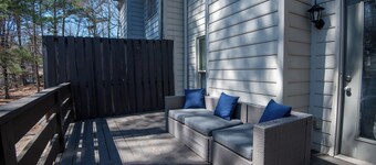 Homewood Townhome-2.5 Baths/King Beds/Free Parking