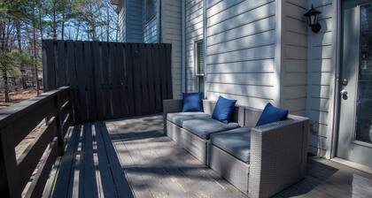 Homewood Townhome-2.5 Baths/King Beds/Free Parking