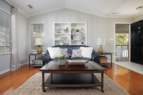 Morning Sun Escape- 3 Bedrooms, King Beds, Balcony