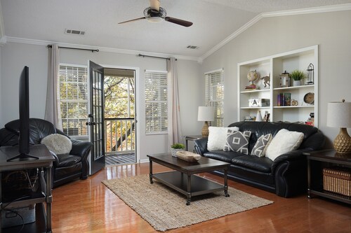 Morning Sun Escape- 3 Bedrooms, King Beds, Balcony