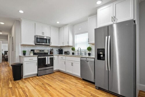 Avenue Quads - Minutes from City/Parking/Units 2&4