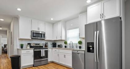 Avenue Quads - Minutes from City/Parking/Units 2&4