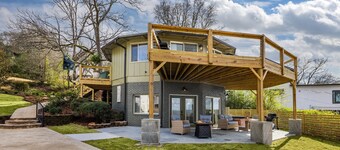 The Hobbit House - City Views/Deck & Patio/Firepit