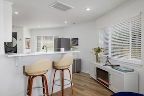 Interior - The Hobbit House - City Views/Deck & Patio/Firepit (birmingham)