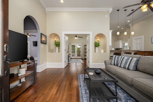 Wilson Historic Home on 5th Ave - 3BR/Games/Groups