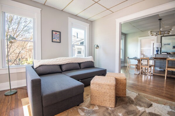 Smart TV, books, offices - Tri-City VintagePop – Historic Charm/Groups/WiFi (Birmingham)