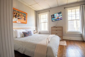 2 bedrooms, desk, iron/ironing board, free WiFi
