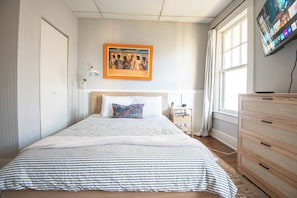 2 bedrooms, desk, iron/ironing board, free WiFi