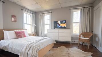 2 habitaciones, escritorio, tabla de planchar con plancha y wifi gratis