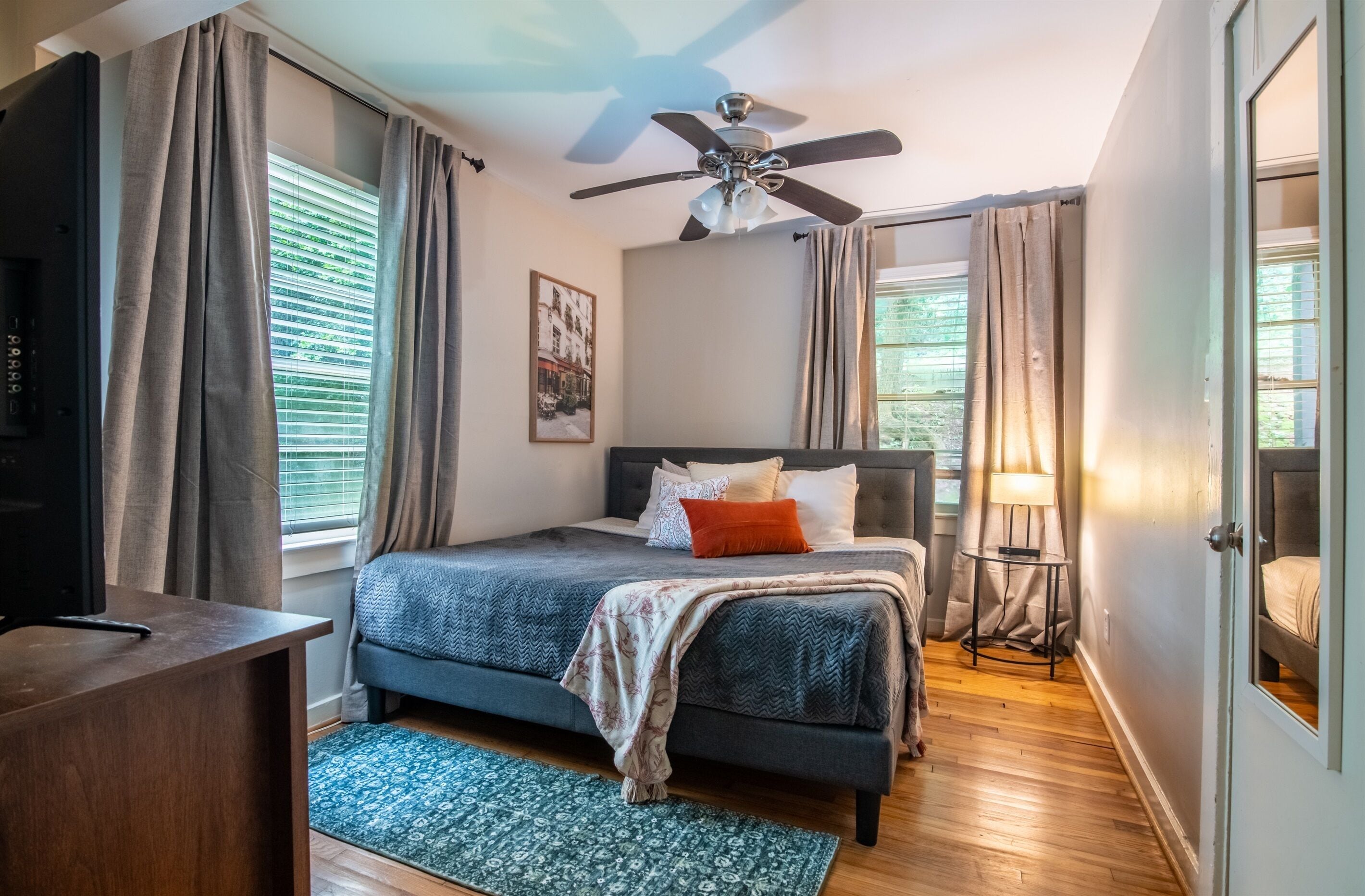 4 habitaciones, tabla de planchar con plancha y wifi gratis 