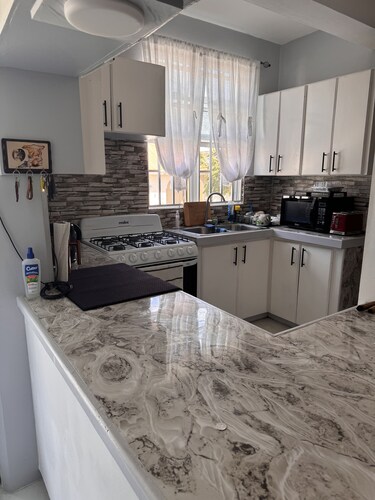 Home away from home
Modern Cozy 2 bedroom apartment with WiFi and AC in Roseau.