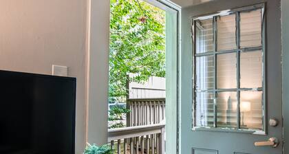 Vulcan View- Groups/King Beds/Free Parking/Balcony