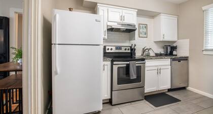 Vulcan View- Groups/King Beds/Free Parking/Balcony