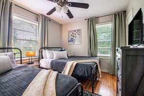 2 dormitorios, tabla de planchar con plancha, wifi gratis y ropa de cama