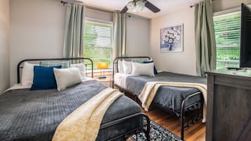 2 bedrooms, iron/ironing board, free WiFi, bed sheets