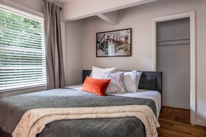 2 dormitorios, tabla de planchar con plancha, wifi gratis y ropa de cama