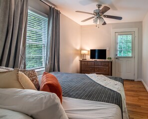 2 bedrooms, iron/ironing board, free WiFi, bed sheets