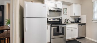 Vulcan View D- Balcony/King Bed/Private Parking