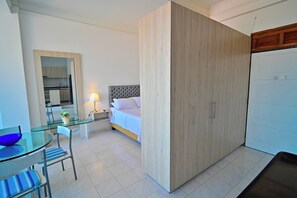 2 室のベッドルーム、アイロン / アイロン台、WiFi、ベッドシーツ