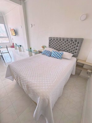 2 makuuhuonetta, silitysrauta/-lauta, Wi-Fi, vuodevaatteet