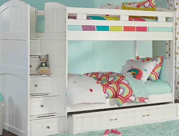 3 bedrooms, desk, iron/ironing board, travel cot