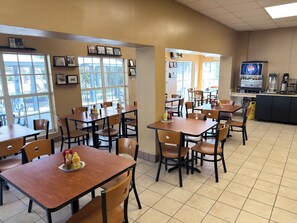 Daily full breakfast for a fee - Roland Martin Marina and Resort (Clewiston)