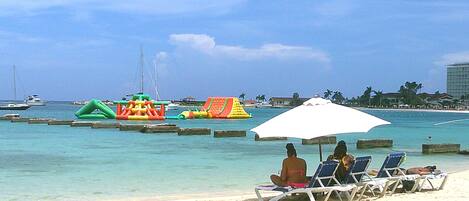 بالقرب من الشاطئ