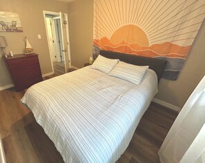 2 bedrooms, desk, travel cot, free WiFi