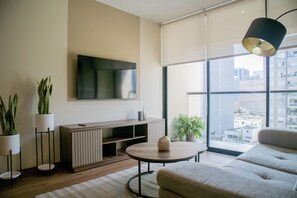 Apartment (606) | Living room