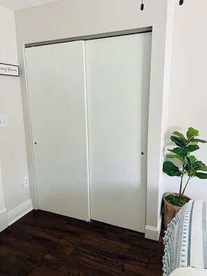 1 chambre, fer et planche à repasser, Wi-Fi, draps fournis