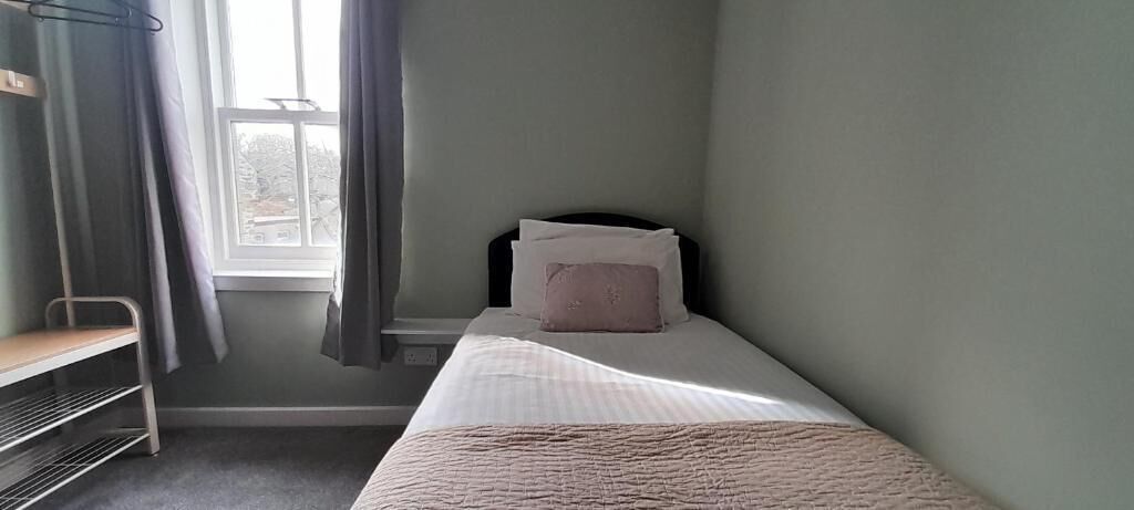 Single Room, Private Bathroom