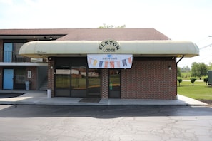 Front of property - Elkton Lodge - Newark - Elkton - University Gateway (Elkton)