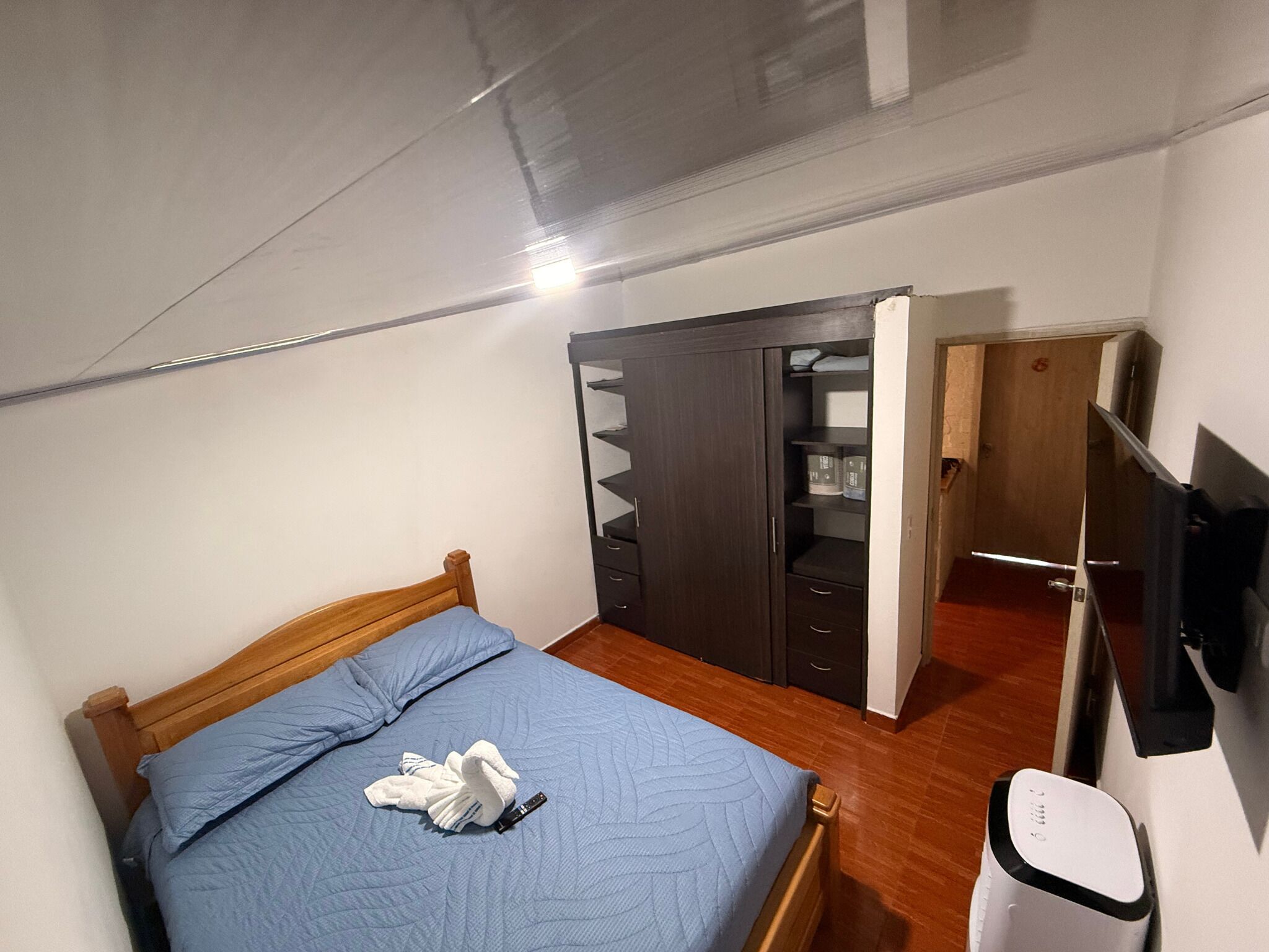 6 bedrooms, iron/ironing board, WiFi, bed sheets