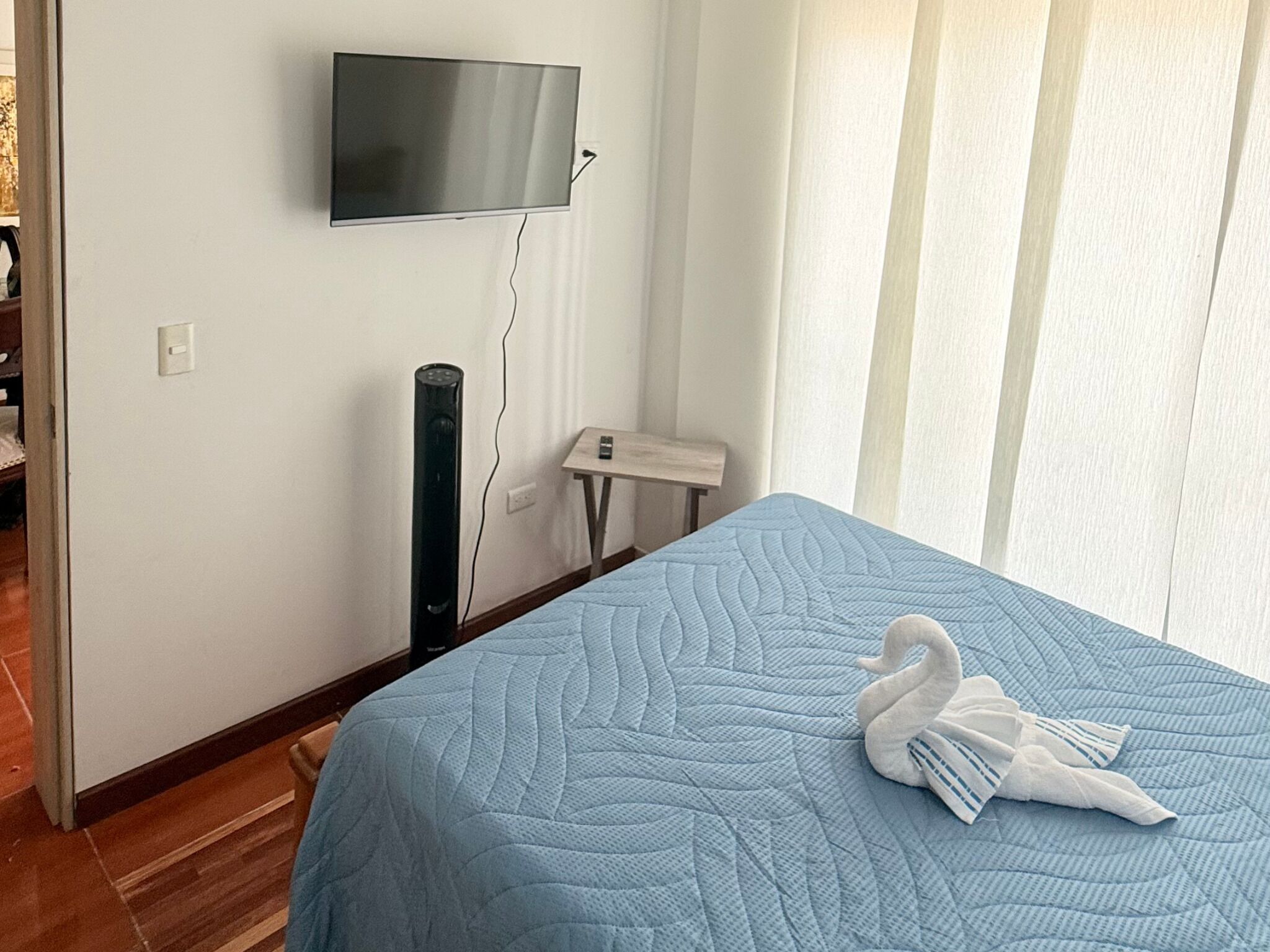 6 habitaciones, tabla de planchar con plancha, wifi y ropa de cama 