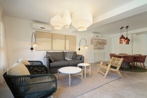 Exclusive Apartment, Kitchen, City View | Living area