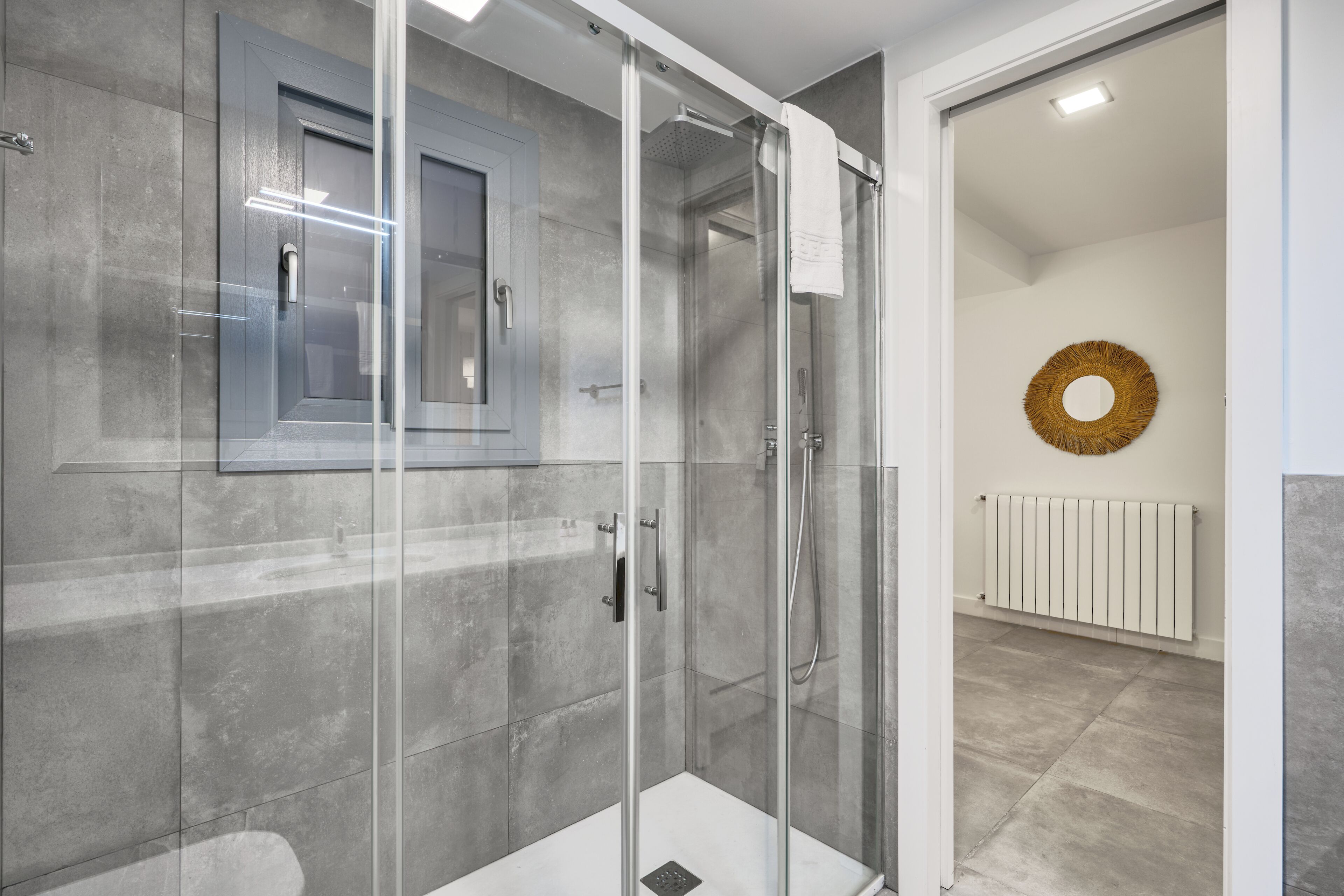 Apartament exclusiu, cuina, vistes a la ciutat | Bany | Dutxa, assecador de cabells, tovalloles i sabó 