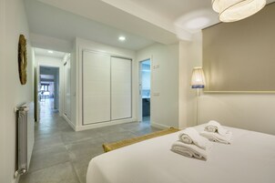 2 habitaciones, espacio para trabajar con laptop y cortinas blackout 