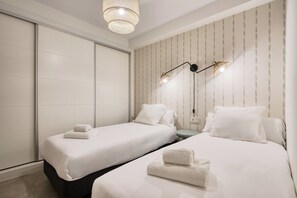 Apartamento exclusivo, cozinha, vista para a cidade | 2 quartos, espaço de trabalho para notebook, cortinas blackout