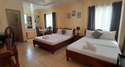 CORALYN'S PLACE FAMILY of 4 with private toilet and kitchenette