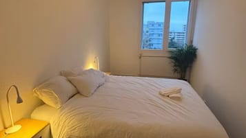 3 habitaciones, tabla de planchar con plancha, wifi y ropa de cama