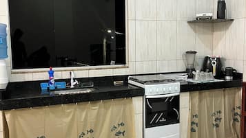 Forno, piano cottura, bollitore elettrico, frullatore
