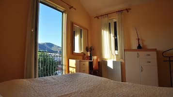 1 bedroom, iron/ironing board, internet, bed sheets