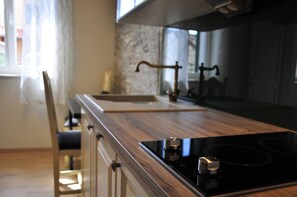 Frigorifero, forno, piano cottura, lavastoviglie