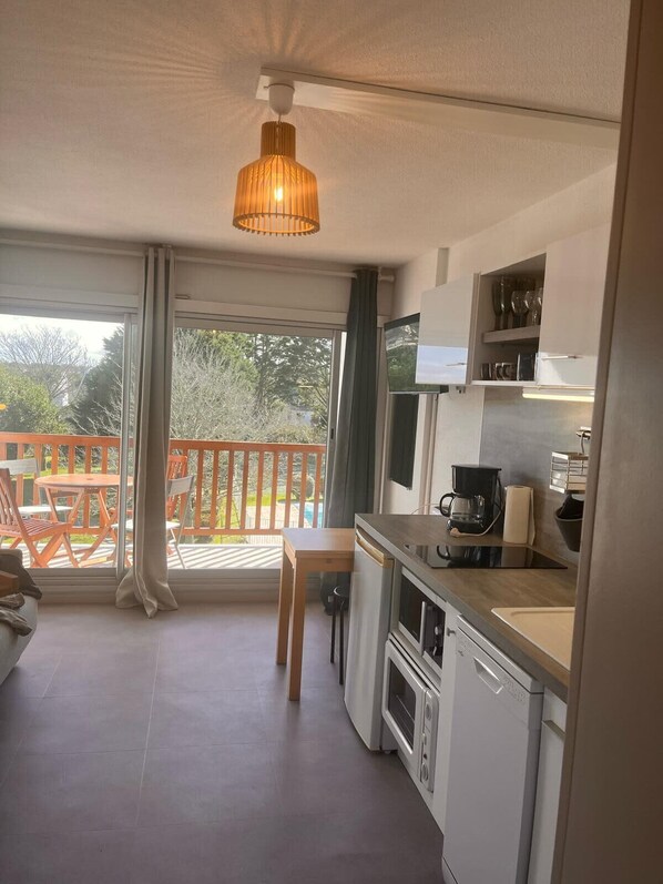 Fridge, microwave, coffee/tea maker