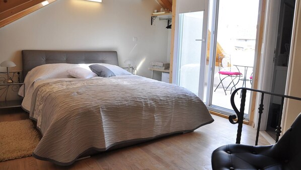 1 bedroom, internet - Room with the city and sea view (Split)