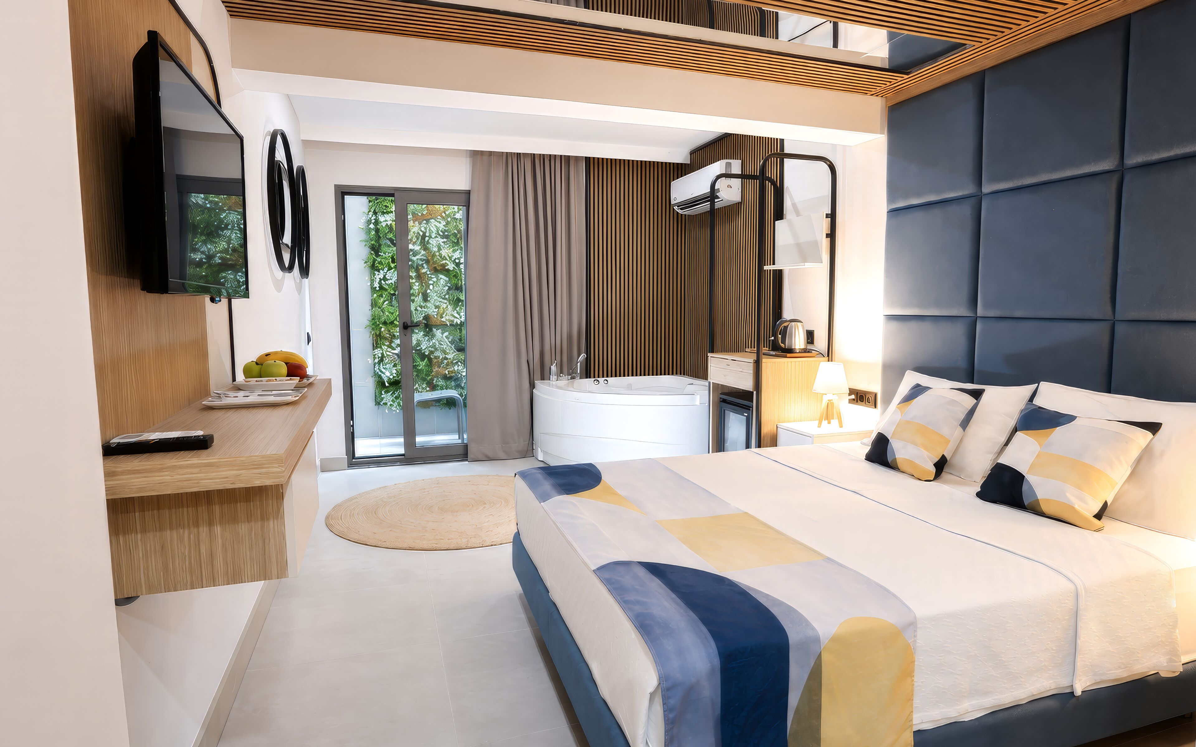 Habitación Deluxe, bañera de hidromasaje, en la zona del patio | Ropa de cama