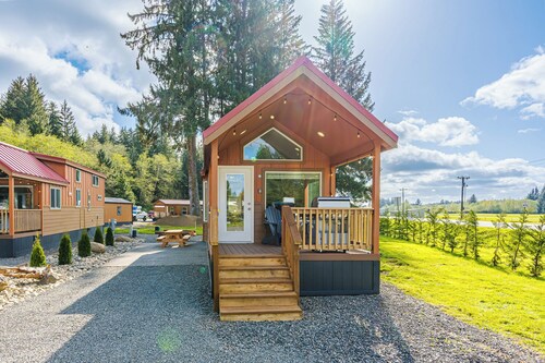 Rainforest Retreat Tiny Home: Bohemian Cottage