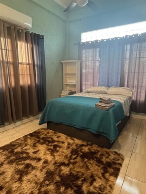 3 bedrooms, desk, iron/ironing board, free WiFi