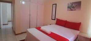 Comfort Büyük Yataklı Tek Kişilik Oda | Güneşlik/perde, ses yalıtımı, ütü/ütü masası 